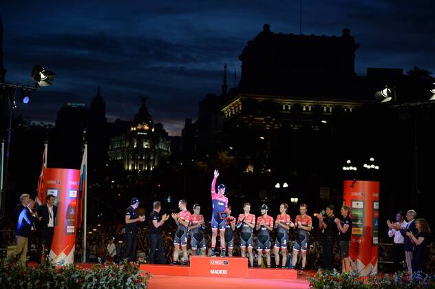 10-09-2017 Vuelta A Espana; Tappa 21 Arroyomolinos - Madrid; 2017, Trek - Segafredo; Contador, Alberto; Basso, Alessandro; Guercilena, Luca; Madrid; 