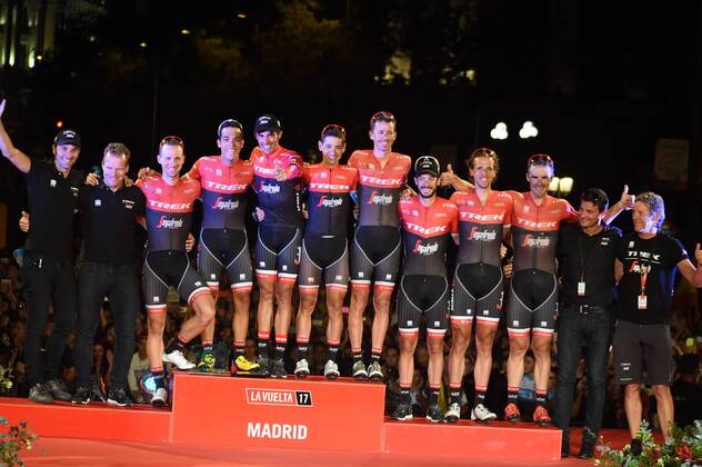 10-09-2017 Vuelta A Espana; Tappa 21 Arroyomolinos - Madrid; 2017, Trek - Segafredo; Contador, Alberto; Basso, Alessandro; De, Jongh Steven; Guercilena, Luca; Madrid; 