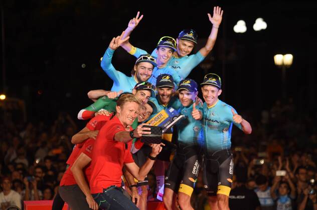Bilder des Tages - SPORT 10-09-2017 Vuelta A Espana; Tappa 21 Arroyomolinos - Madrid; 2017, Astana; Aru, Fabio; Vinokourov, Alexander; Madrid; 