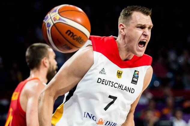 12.09.2017, Sinan Erdem Dome, Istanbul, TUR, FIBA EuroBasket 2017, Deutschland vs Spanien, Viertelfinale, im Bild Johannes Voigtmann of Germany reacts during the EuroBasket 2017, quarter final match between Germany and Spain at the Sinan Erdem Dome in Istanbul, Turkey on 2017 09 12. Istanbul