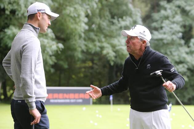 Der deutsche Major Sieger und beste deutsche Golfer Martin Kaymer (GER) mit dem 81-jaehrige 9-fachen Major-Sieger Gary Player beim eintaegigen Golfturnier im Frankfurter Golf Club. Gastgeber ist die Privatbank Berenberg Frankfurt am Main Copyright: xRoskaritzx Eibner-Pressefotox EP_hein_rrz