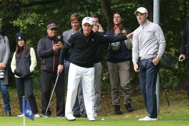 Bilder des Tages - SPORT Der deutsche Major Sieger und beste deutsche Golfer Martin Kaymer (GER) mit dem 81-jaehrige 9-fachen Major-Sieger Gary Player beim eintaegigen Golfturnier im Frankfurter Golf Club. Gastgeber ist die Privatbank Berenberg Frankfurt am Main Copyright: xRoskaritzx Eibner-Pressefotox EP_hein_rrz