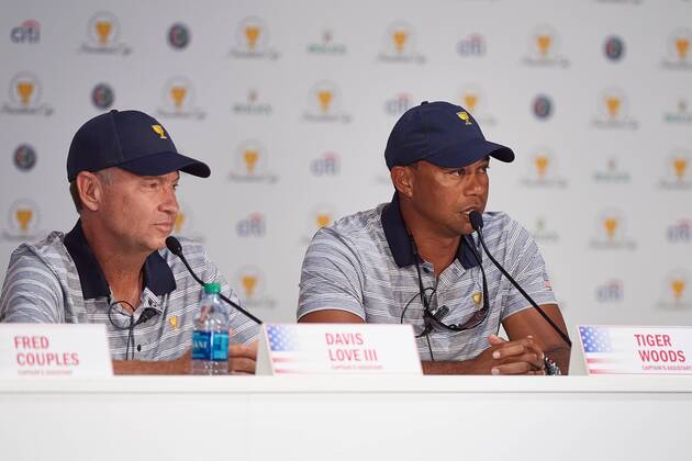 JERSEY CITY, NJ - SEPTEMBER 27: Captain s Assistants Davis Love III and Tiger Woods of the American Team are interviewed after practice rounds prior to the Presidents Cup at Liberty National Golf Club on September 27, 2017 in Jersey City, New Jersey. (Photo by Shelley Lipton Icon Sportswire) GOLF: SEP 27 PGA Golf Herren - The Presidents Cup - Preview Day 3 Icon17092703 EDITORIAL USE ONLY