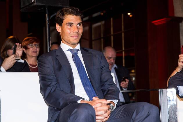 Spanish tennis player Rafael Nadal receives one of the awards of El Espanol newspaper from its director Pedro J.Ramirez during a gala at the Teatro Real in Madrid, 19 October 2017. Rafael Nadal, awarded by El Espanol Newspaper !ACHTUNG: NUR REDAKTIONELLE NUTZUNG!  Copyright: xRodrigoxJimenezx GRAF2499 20171020-636440908399302633