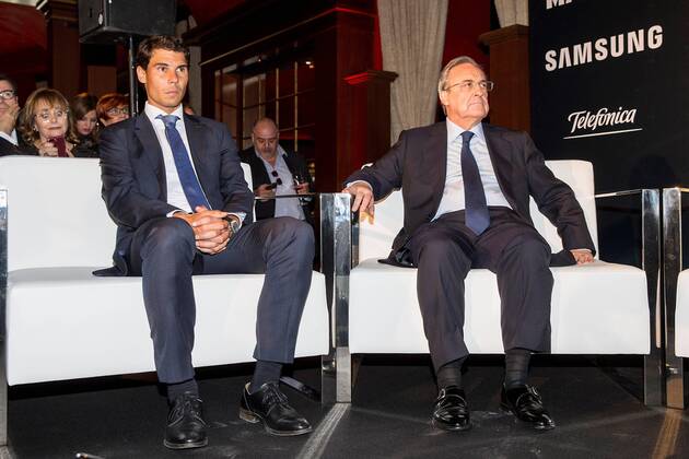 Spanish tennis player Rafael Nadaland Real Madrid s president Florentino Perez receive one of the awards of El Espanol newspaper from its director Pedro J.Ramirez during a gala at the Teatro Real in Madrid, 19 October 2017. Rafael Nadal, awarded by El Espanol Newspaper !ACHTUNG: NUR REDAKTIONELLE NUTZUNG!  Copyright: xRodrigoxJimenezx GRAF2502 20171020-636440909692536633