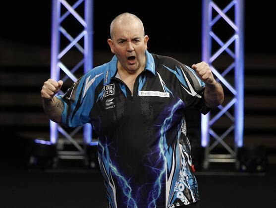 Düsseldorf, Deutschland, World Series of Darts, German Masters am 21. 10. 2017 in der Castello - Arena in Düsseldorf Halbfinale Phil TAYLOR (The Power ) (ENG ) freut sich über seinen Sieg im Halbfinale