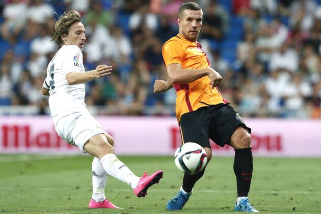 MADRID, 18-08-2015. Santiago Bernabeu Stadium, Santiago Bernabeu trophy. 2015 2016. Real Madrid - Galatasaray. Luka Modric of Real Madrid and Lukas Podolski of Galatasaray. Real Madrid - Galatasaray (Santiago Bernabeu trophy)