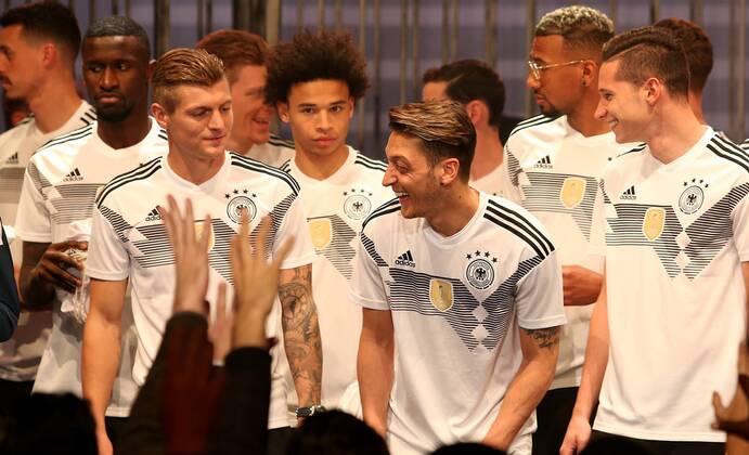 Fußball, DFB-Team präsentiert neues Trikot DFB und Die Mannschaft präsentieren WM- Trikot 2018 im THE BASE in Berlin, 07.11.17 DFB und Die Mannschaft präsentieren WM- Trikot 2018