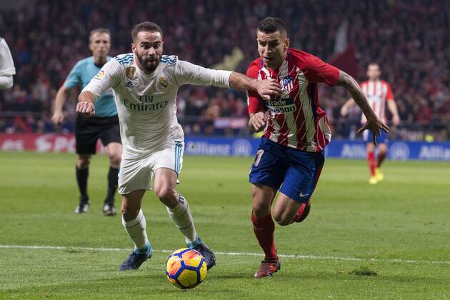 Fußball, Atletico Madrid - Real Madrid Atletico de Madrid Angel Martin Correa and Real Madrid Daniel Carvajal during La Liga match between Atletico de Madrid and Real Madrid at Wanda Metropolitano in Madrid, Spain. November 18, 2017. (20171118027)