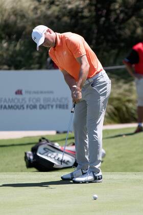 SYDNEY, AUSTRALIA - NOVEMBER 23: Jordan Spieth (USA) putts at Round 1 of the 102nd Australian Open Golf Championship on November 23, 2017 at The Australian Golf Club in Sydney, Australia. (Photo by Steven Markham Icon Sportswire) GOLF: NOV 23 The Emirates Australian Open Golf Championship - First Round Icon1711230593 EDITORIAL USE ONLY