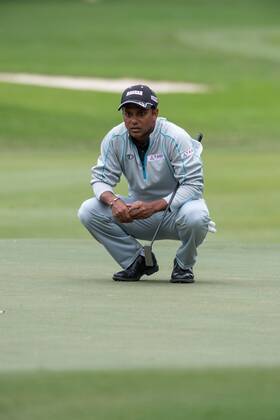 November 25, 2017 - Hong Kong, Hong Kong SAR, CHINA - HONG KONG SAR,CHINA: November 25,2017. Day 3 of the UBS Hong Kong Open Golf at Hong Kong Golf Club Fanling. India s Shiv Shankar Prasad Chawrasia enters the final round on 10 under par. Though his 3rd round was average, he has consistently held the lead.Chawrasia on the 10th green Day 3 of the UBS Hong Kong Open Golf - ZUMAr144 20171125_zap_r144_012 Copyright: xJaynexRussellx