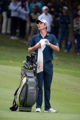 November 25, 2017 - Hong Kong, Hong Kong SAR, CHINA - HONG KONG SAR,CHINA: November 25,2017. Day 3 of the UBS Hong Kong Open Golf at Hong Kong Golf Club Fanling. Englands Justin Rose remains 5 under par 5 points behind the leader. Rose on the 18th fairway Day 3 of the UBS Hong Kong Open Golf - ZUMAr144 20171125_zap_r144_005 Copyright: xJaynexRussellx