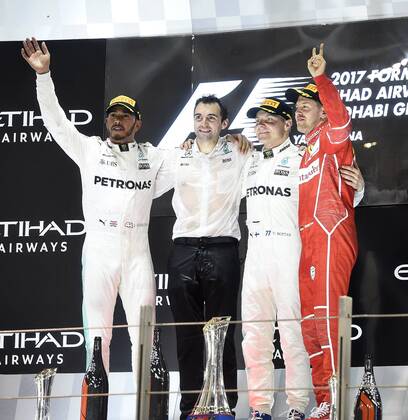 Sebastian Vettel (GER 5), Scuderia Ferrari, Lewis Hamilton (GB 44), Mercedes AMG Petronas Motorsport, Valtteri Bottas (FIN 77), Mercedes AMG Petronas Motorsport, Grosser Preis von ABU DHABI 2017, Rennen, Motorsport, Formel 1, 26.11.2017, ABU DHABI Copyright: xEIBNER JERRYxANDREx EP_JAE