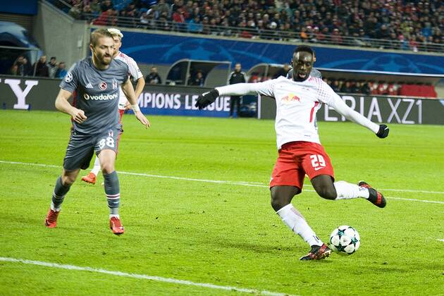 Fußball-Champions-League 2017 2018, Gruppenphase, 6. Spieltag RB Leipzig - Besiktas Istanbul (06.12.2017) Torschuss von Jean-Kevin Augustin (RBL), der Treffer wird wegen Abseits aber nicht gegeben. Leipzig Sachsen Deutschland