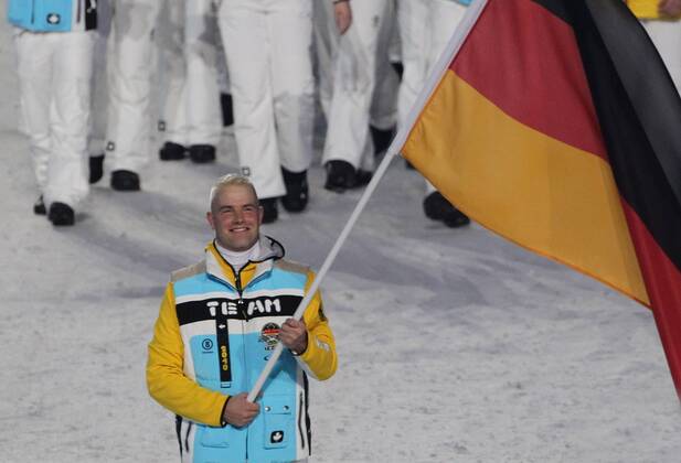 Eröffnungsfeier der XXI. Olympischen Winterspiel in Vancouver Andre Lange war der Fahnenträger der Deutschen Olympiamannschaft, Vancouver Kanada