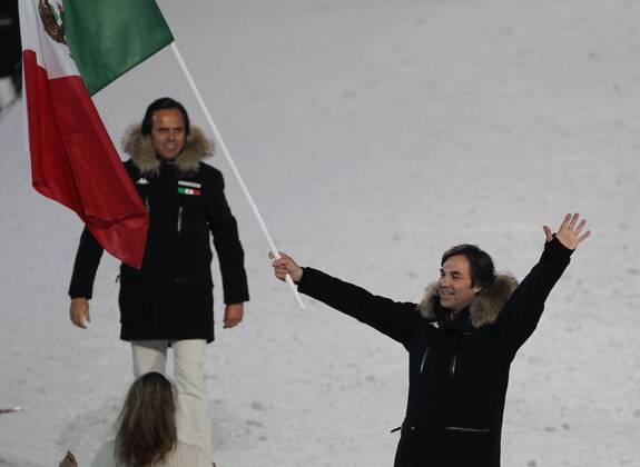 Eröffnungsfeier der XXI. Olympischen Winterspiel in Vancouver Hubertus von Hohenlohe trägt die Fahne von Mexiko, Vancouver Kanada