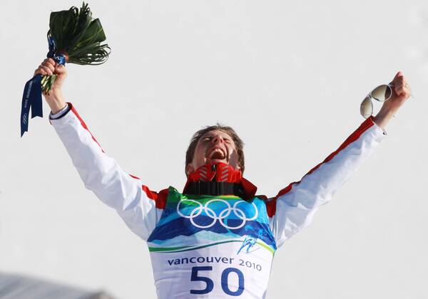 Simon Ammann gewinnt auf der Großschanze seine zweite Goldmedaille - insgesamt seine 4. Goldmedaille bei Olympischen Spielen Jubel Olympic Games Olympische Spiele Olympia OS Vancouver 2010 - 20 02 2010 Skispringen Großschanze, Vancouver British Columbia Kanada