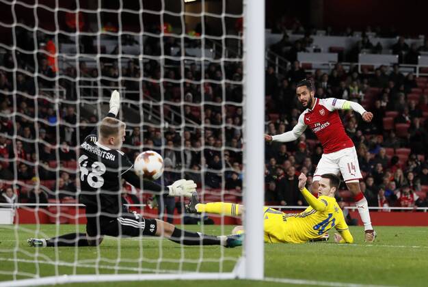 Arsenal s Theo Walcott scoring his sides second goal during the Europa League Group H match at The Emirates Stadium, London. Picture date: December 7th 2017. Picture credit should read: David Klein Sportimage EDITORIAL USE ONLY. No use with unauthorised audio, video, data, fixture lists, club league logos or live services. Online in-match use limited to 120 images, no video emulation. No use in betting, games or single club league player publications.