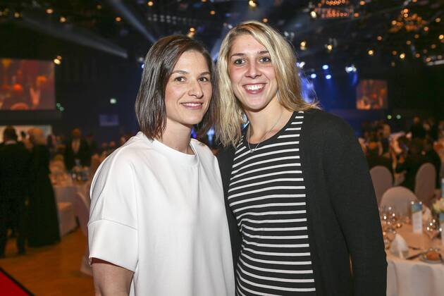 Felix Verleihung NRW Sportler des Jahres 2017 Duesseldorf, 15.12.2017 Ex-Speerwerferin Linda Stahl und Siebenkaempferin Kira Biesenbach (TSV bayer 04 Leverkusen) bei der Felix Verleihung NRW Sportler des Jahres 2017 am 15.12.2017 in der Mitsubishi Electric Halle in Duesseldorf (Nordrhein-Westfalen).