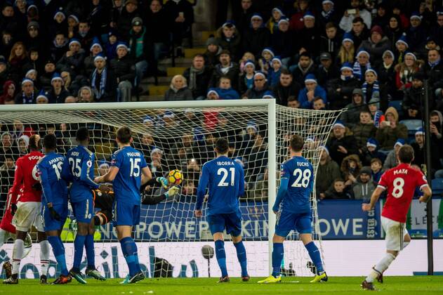 Juan Mata of Manchester United ManU scores from a free-kick to put Manchester United 2-1 up during the Premier League match between Leicester City and Manchester United at the King Power Stadium, Leicester, England on 23 December 2017. Copyright: xMatthewxBuchanx 18330038