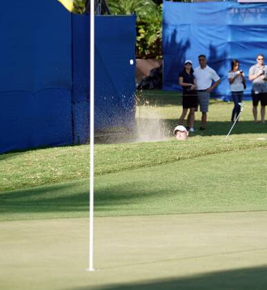 January 13, 2018 - Emiliano Grillo hits out of the bunker on the 18th hole during the third round of the 20th anniversary of the Sony Open at the Waialae Country Club in Honolulu, Hawaii - CSM PGA Golf Herren Golf: Sony Open JAN13 - ZUMAc04_ 20180113_zaf_c04_352 Copyright: xMichaelxSullivanx