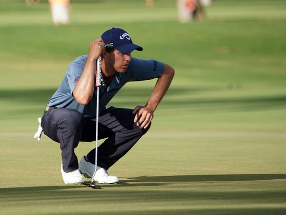 January 13, 2018 - Kevin Kisner lines up his putt on the 16th green during the third round of the 20th anniversary of the Sony Open at the Waialae Country Club in Honolulu, Hawaii - CSM PGA Golf Herren Golf: Sony Open JAN13 - ZUMAc04_ 20180113_zaf_c04_380 Copyright: xMichaelxSullivanx