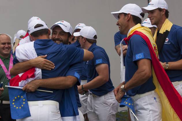 January 14, 2018 - Kuala Lumpur, Kuala Lumpur, Malaysia - Alex Levy is seen hug his teammate and the others is seen having a great moment when they has win the EurAsia Cup 2018...EurAsia Cup is a biennial men professional team golf tournament between Europe and Asia presented by DRB-HICOM. It is held on 12th 14th January 2018 at Glenmarie Golf & Country Club. Team Asia will be lead by Arjun Atwal (India) as a captain for the team and the vice captain Zhang Lainwei (China) while for the team Europe Thomas Bjorn (Denmark) will be the captain. The Team Europe has win the EurAsia Cup for this year. Malaysia: EurAsia golf tournament Winning ceremony - ZUMAs197 81558896st Copyright: xFarisxHadziqx xSopaxImagesx