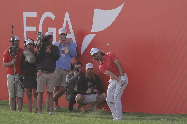 HSBC Abu Dhabi Golf Championship Day Four Tommy Fleetwood plays his 3rd shot on the 18th hole on Day Four of the HSBC Abu Dhabi Golf Championship at Abu Dhabi Golf Club, UAE. Content Not Available For UK Newspapers Copyright: xNickxWhitworthx FIL-11242-0046