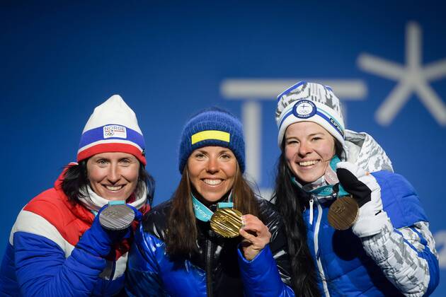 180210 Silver medalist Marit Bj¿rgen of Norway, gold medalist Charlotte Kalla of Sweden and bronze medalist Krista Pärmäkoski of Finland at the medal ceremony for the Women s Skiathlon during the 2018 Winter Olympics on February 10, 2018 in Pyeongchang. Photo: Jon Olav Nesvold BILDBYRN kod JE 160152ö Copyright: JONxOLAVxNESVOLD BB180210BB239