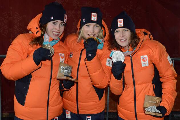 February 11, 2018 - Pyeongchang, South Korea - ANTOINETTE DE JONG , CARLIJN ACHTEREEKTE and IREEN WUST pose with their medals from the Ladies 3000 meter Speed skating Eisschnelllauf event in the PyeongChang Olympic Games Olympische Spiele Olympia OS PyeongChang 18: Speed Skating Women - ZUMAl132 20180211_zap_l132_023 Copyright: xChristopherxLevyx