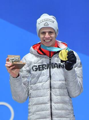 (180211) -- PYEONGCHANG, Feb. 11, 2018 -- Champion Andreas Wellinger of Germany poses for photos during the medal ceremony of men s normal hill individual event of Ski jumping Skispringen Ski nordisch at 2018 PyeongChang Winter Olympic Games Olympische Spiele Olympia OS at the Medal Plaza in PyeongChang, South Korea, on Feb. 11, 2018. ) (SP)OLY-SOUTH KOREA-PYEONGCHANG-SKI JUMPING-MEN S NORMAL HILL INDIVIDUAL-MEDAL CEREMONY LuixSiuxWai 
