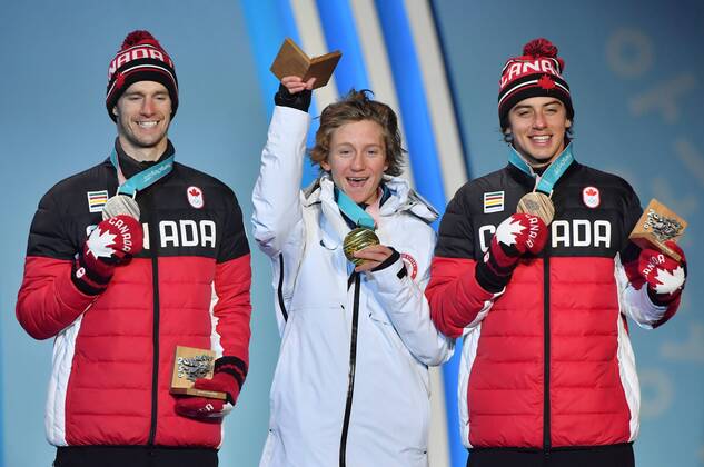 (180211) -- PYEONGCHANG, Feb. 11, 2018 -- Champion Redmond Gerard of the United States (C), second-placed Max Parrot of Canada (L) and third-placed Mark Mcmorris of Canada react during the medal ceremony of men s snowboard slopestyle at the 2018 PyeongChang Winter Olympic Games Olympische Spiele Olympia OS at the Phoenix Snow Park in PyeongChang, South Korea, on Feb. 11, 2018. ) (SP)OLY-SOUTH KOREA-PYEONGCHANG-SNOWBOARD-MEN S SLOPESTYLE-MEDAL CEREMONY LuixSiuxWai 