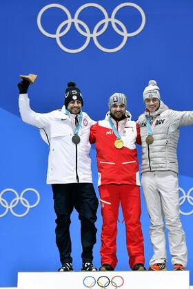12-02-2018 ALGEMEEN: MEDAL PLAZA OLYMPISCHE SPELEN: Olympic Games Olympische Spiele Olympia OS PEYONGCHANG 2018 Huldiging vlnr. Chris MAZDZER,(USA), David GLEIRSCHER (AUT) en Johannes LUDWIG (GER) Foto: Soenar Chamid xVIxVIxImagesx xSoenarxChamidxsportfotografiexIVx 10048436