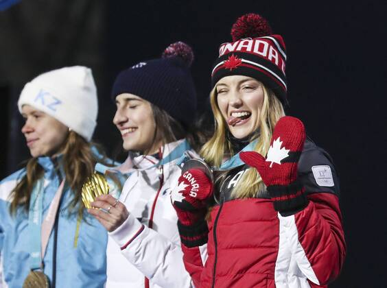 (180212) -- PYEONGCHANG, Feb. 12, 2018 -- Second-placed Justine Dufour-Lapointe from Canada (R) reacts on the podium during medal ceremony for ladies moguls event of freestyle skiing at 2018 PyeongChang Winter Olympic Games Olympische Spiele Olympia OS at the Medal Plaza in PyeongChang, South Korea, on Feb. 12, 2018. ) (SP)OLY-SOUTH KOREA-PYEONGCHANG-FREE STYLE SKIING-LADIES MOGULS-MEDAL CEREMONY WuxZhuang 