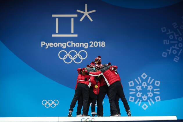 (180212) -- PYEONGCHANG, Feb. 12, 2018 -- Champion Team Canada celebrate during for medal ceremony for team event of Figure skating Eiskunstlauf at 2018 PyeongChang Winter Olympic Games Olympische Spiele Olympia OS at the Medal Plaza in PyeongChang, South Korea, on Feb. 12, 2018. ) (SP)OLY-SOUTH KOREA-PYEONGCHANG-FIGURE SKATING-TEAM EVENT-MEDAL CEREMONY WuxZhuang 