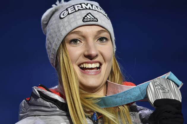Katharina ALTHAUS (GER), mit Silbermedaille,Medaille. 2. Platz, Silber, Silbermedaille, Silbermedaillengewinnerin, Jubel, jubelt, Freude, Begeisterung, Emotion, jubeln, cheers, Skispringen, Skisprung Frauen, Skijumping women Siegerehrung, Victory Ceremony, PyeongChang Olympic Medals Plaza am 13.02.2018. Olympische Winterspiele 2018, vom 09.02. - 25.02.2018 in PyeongChang Suedkorea. Â