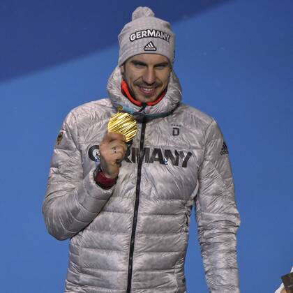 PEIFFER Arnd Team GER bei der Siegerehrung Olympiasieger 10km Sprint Männer Olympic Wintergames 2018 Pyeongchang South Korea Olympische Winterspiele 2018 Pyeongchang 13.Februar 2018