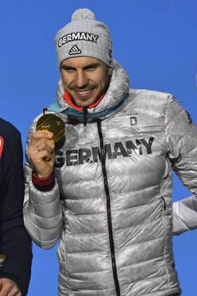 PEIFFER Arnd Team GER bei der Siegerehrung Olympiasieger 10km Sprint Männer Olympic Wintergames 2018 Pyeongchang South Korea Olympische Winterspiele 2018 Pyeongchang 13.Februar 2018
