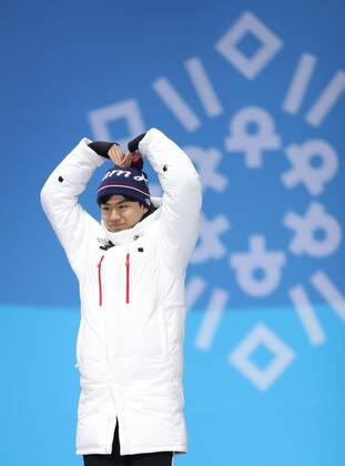 (180214) -- PYEONGCHANG, Feb. 14, 2018 -- Third-placed Kim Min Seok from South Korea celebrates during medal ceremony of the mens 1500m event of Speed skating Eisschnelllauf at 2018 PyeongChang Winter Olympic Games Olympische Spiele Olympia OS at the Medal Plaza in PyeongChang, South Korea, on Feb. 14, 2018. ) (SP)OLY-SOUTH KOREA-PYEONGCHANG-SPEED SKATING-MEN S 1500M-MEDAL CEREMONY WuxZhuang 