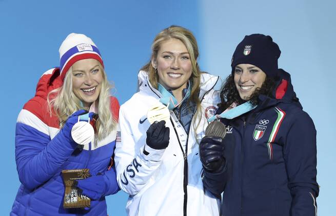 (180215) -- PYEONGCHANG, Feb. 15, 2018 -- Champion Mikaela Shiffrin from the United States (C), second-placed Ragnhild Mowinckel from Norway (L) and third-placed Federica Brignone from Italy pose for photos during medal ceremony of women s giant slalom of alpine skiing at Pyeongchang 2018 Winter Olympic Games Olympische Spiele Olympia OS at Medal Plaza, PyeongChang, South Korea, Feb. 15, 2018. ) (SP)OLY-SOUTH KOREA-PYEONGCHANG-ALPINE SKIING-WOMEN S GIANT SLALOM-MEDAL CEREMONY WuxZhuang 