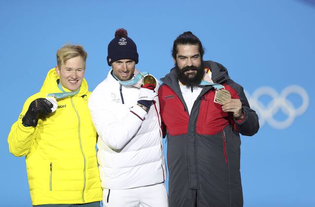 (180215) -- PYEONGCHANG, Feb. 15, 2018 -- Gold medalist France s Pierre Vaultier (C), silver medalist Australia s Jarryd Hughes (L) and bronze medalist Spain s Regino Hernandez celebrate during the medal ceremony of men s snowboard cross final at the 2018 PyeongChang Winter Olympic Games Olympische Spiele Olympia OS at Medal Plaza, PyeongChang, South Korea, on Feb. 15, 2018. ) (SP)OLY-SOUTH KOREA-PYEONGCHANG-SNOWBOARD-MEN S CROSS FINAL-MEDAL CEREMONY WuxZhuang 