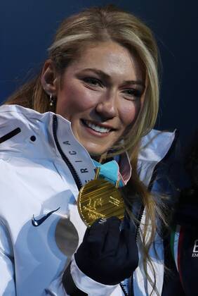 PyeongChang 2018, Ski Alpin, Riesenslalom der Damen, Siegerehrung OLYMPICS - 2018 Winter Olympics PYEONGCHANG,SOUTH KOREA,15.FEB.18 - OLYMPICS, ALPINE SKIING - Olympic Winter games Winterspiele Spiele Summer games PyeongChang 2018, medal plaza, slalom, ladies, award ceremony. Image shows Mikaela Shiffrin (USA). Keywords: medal. GEPAxpictures xAndreasxPranter