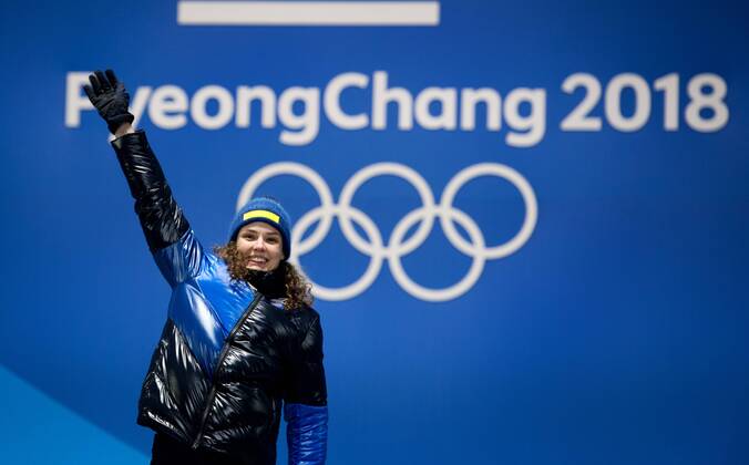 180216 Hanna Öberg of Sweden(gold) celebrate at a Medal Ceremony for women s 15 km biathlon during day seven of the 2018 Winter Olympics on February 16, 2018 in Pyeongchang. Photo: Jon Olav Nesvold BILDBYRAN kod JE 160172 Copyright: JONxOLAVxNESVOLD BB180216JE065