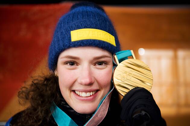 180216 Hanna Öberg of Sweden (gold) celebrate at a Medal Ceremony for women s 15 km biathlon during day seven of the 2018 Winter Olympics on February 16, 2018 in Pyeongchang. Photo: Jon Olav Nesvold BILDBYRAN kod JE 160172 Copyright: JONxOLAVxNESVOLD BB180216JE069