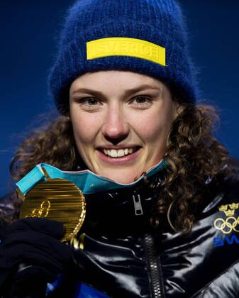 180216 Hanna Öberg of Sweden (gold) celebrate at a Medal Ceremony for women s 15 km biathlon during day seven of the 2018 Winter Olympics on February 16, 2018 in Pyeongchang. Photo: Jon Olav Nesvold BILDBYRAN kod JE 160172 Copyright: JONxOLAVxNESVOLD BB180216JE070