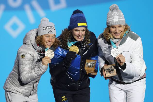 OLYMPICS - 2018 Winter Olympics PYEONGCHANG,SOUTH KOREA,16.FEB.18 - OLYMPICS,BIATHLON - Olympic Winter games Winterspiele Spiele Summer games PyeongChang 2018, Medals Plaza, 15km biathlon, ladies, award ceremony. Image shows Laura Dahlmeier (GER), Hanna Oeberg (SWE) and Anastasiya Kuzmina (SVK). GEPAxpictures xMathiasxMandl