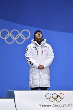 YUN SUNGBIN (KOR), 1. Platz, Goldmedaillengewinner, Gold, Olympiasieger, Jubel, jubelt, Freude, Begeisterung, Emotion, jubeln, cheers, Skeleton Men, Maenner, Siegerehrung, Victory Ceremony, PyeongChang Olympic Medals Plaza am 16.02.2018. Olympische Winterspiele 2018, vom 09.02. - 25.02.2018 in PyeongChang Suedkorea. Â