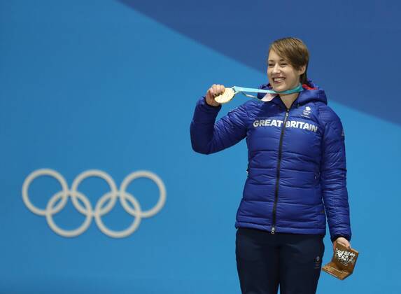 PyeongChang 2018 - Skeleton Damen Siegerehrung (180218) -- PYEONGCHANG, Feb. 18, 2018 -- Champion Britain s Lizzy Yarnold poses for photos during medal ceremony of women event of skeleton at 2018 PyeongChang Winter Olympic Games Olympische Spiele Olympia OS at Medal Plaza, PyeongChang, Feb. 18, 2018. ) (SP)OLY-SOUTH KOREA-PYEONGCHANG-SKELETON-WOMEN-MEDAL CEREMONY Lixgang 