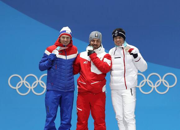 PyeongChang 2018 - Ski Alpin, Riesenslalom Herren Siegerehrung (180218) -- PYEONGCHANG, Feb. 18, 2018 -- Gold medalist Marcel Hirscher of Austria (C), silver medalist Henrik Kristoffersen of Norway (L) and bronze medalist Alexis Pinturault of France pose for photos during medal ceremony of men s giant slalom of alpine skiing at the 2018 PyeongChang Winter Olympic Games Olympische Spiele Olympia OS at Medal Plaza, PyeongChang, Feb. 18, 2018. ) (SP)OLY-SOUTH KOREA-PYEONGCHANG-ALPINE SKIING-MEN S GIANT SLALOM-MEDAL CEREMONY Lixgang 