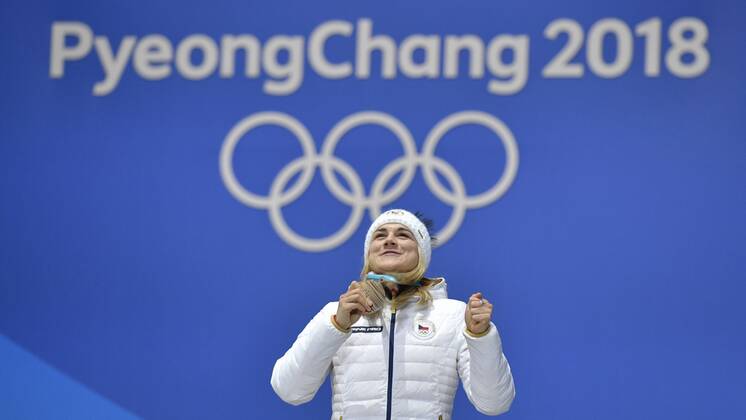 Czech speed skater Karolina Erbanova poses on the podium with her bronze Olympic medal which she won in Women s 500 m Speed skating Eisschnelllauf within the 2018 Winter Olympics in Gangneung, South Korea, February 20, 2018. (CTKxPhoto MichalxKamaryt) CTKPhotoP201802200546701  kmt 2
